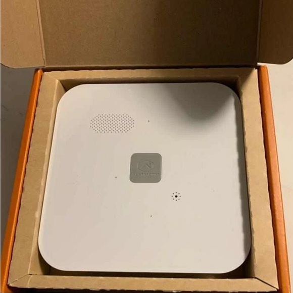 Alarm.com Hub Smart Home Controller ADC-NK-200T-A (Z Wave Plus). New in Box - Picture 5 of 5